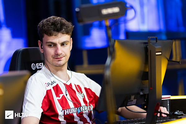 赛后群访 Zika：今天四个队友带我赢 决赛我要打爆369！