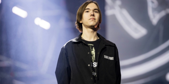 JIEJIE Lillia的古代 Dragon 混战难以逆转，JKL Jhin的800攻击团战收割 Top Esports 并获得比赛点